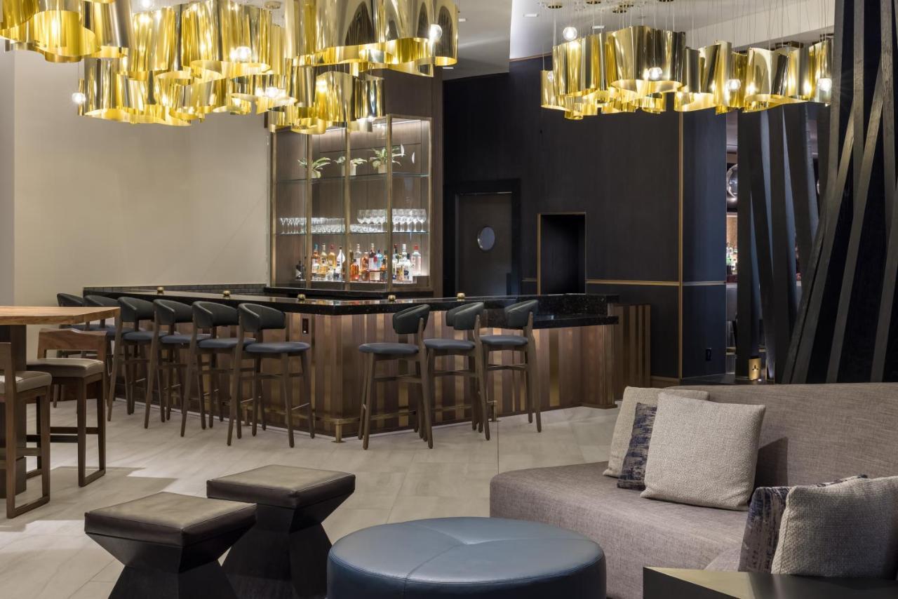 Отель Richmond Marriott Экстерьер фото