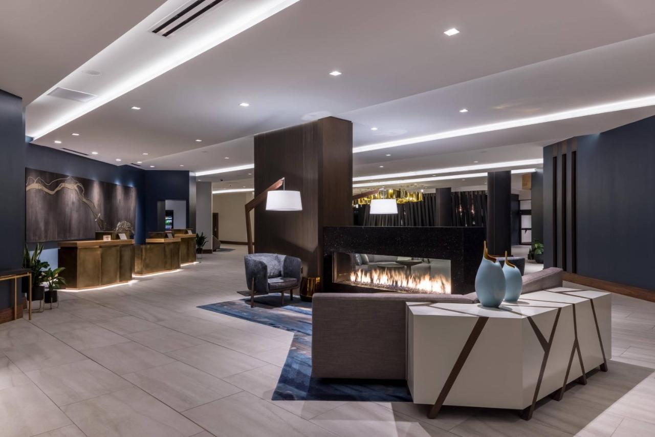 Отель Richmond Marriott Экстерьер фото