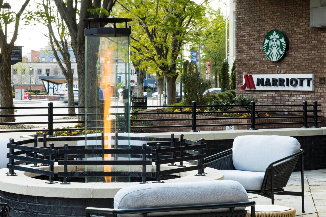 Отель Richmond Marriott Экстерьер фото
