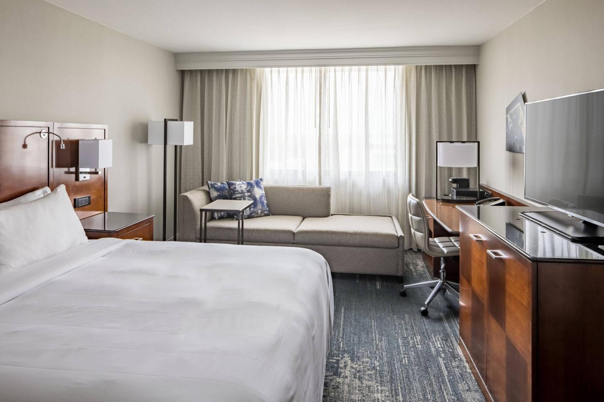 Отель Richmond Marriott Экстерьер фото