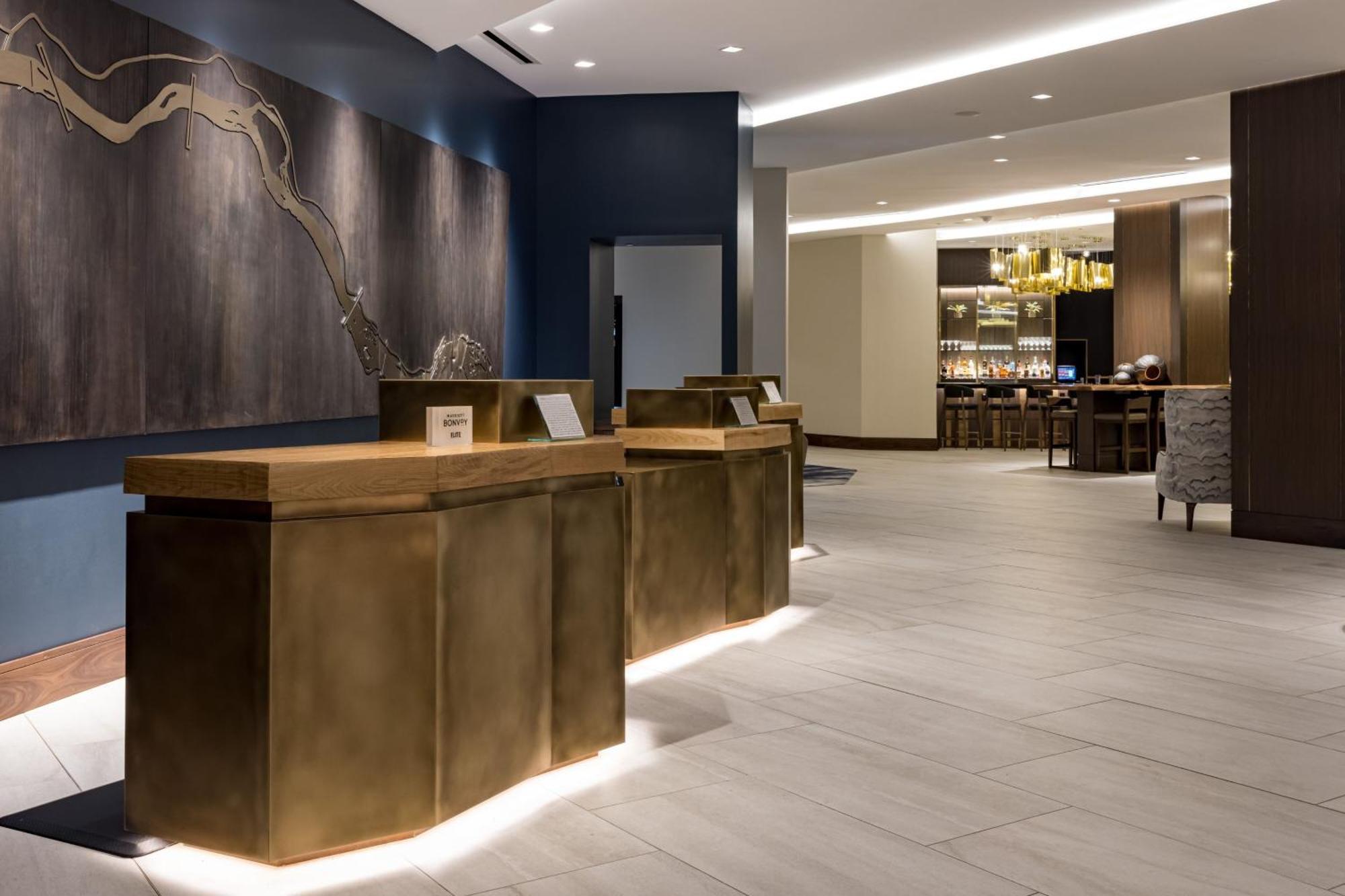 Отель Richmond Marriott Экстерьер фото