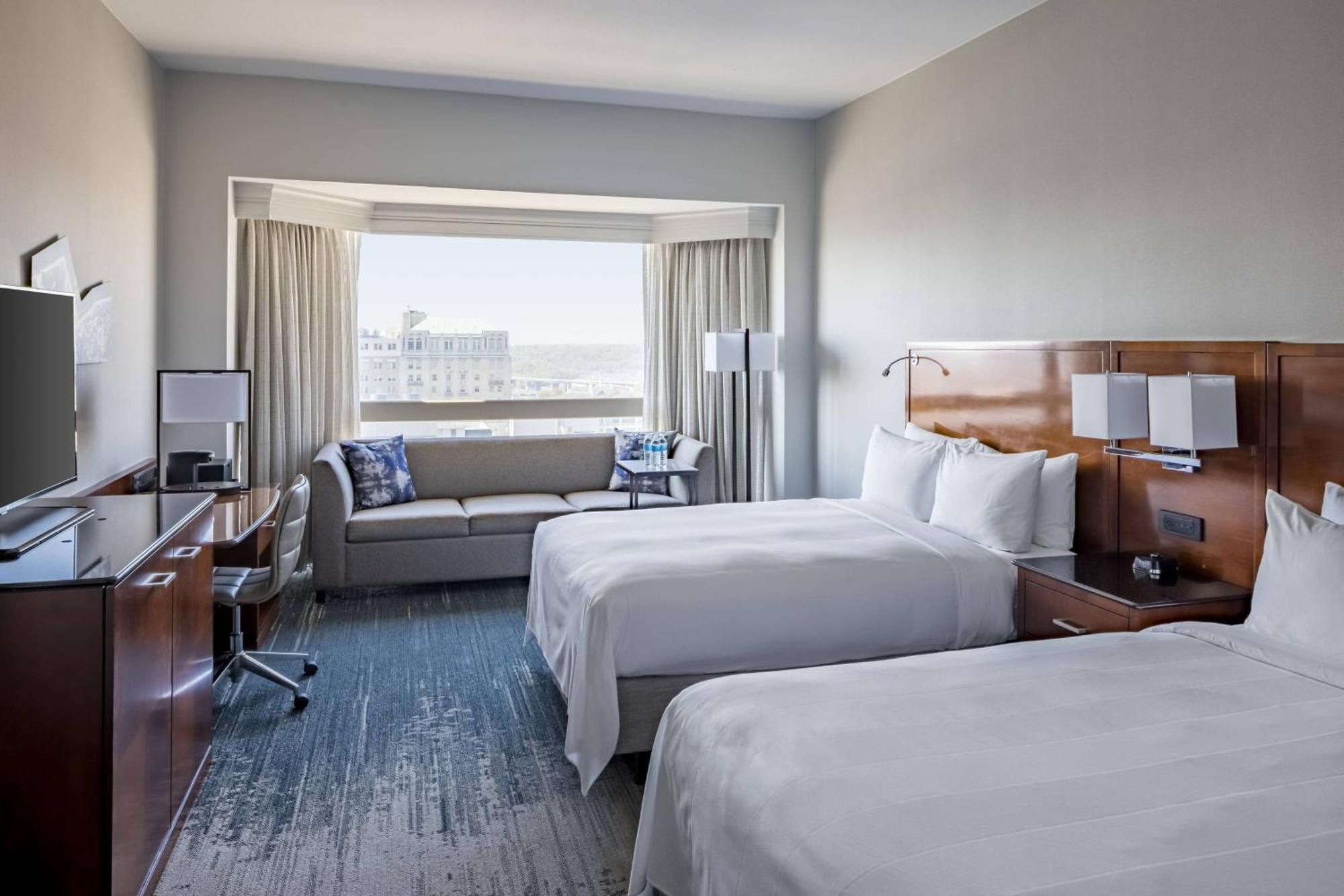 Отель Richmond Marriott Экстерьер фото