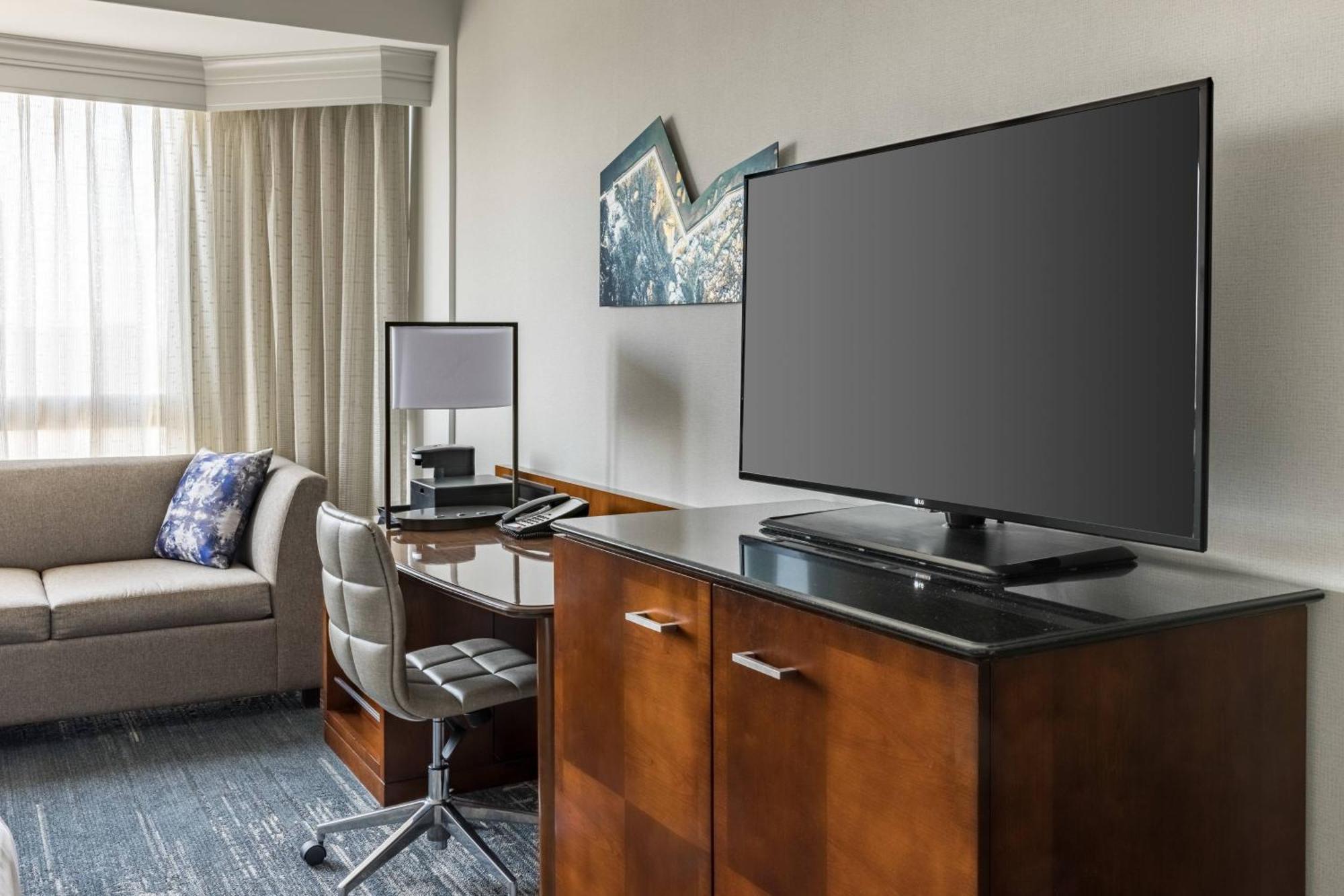 Отель Richmond Marriott Экстерьер фото