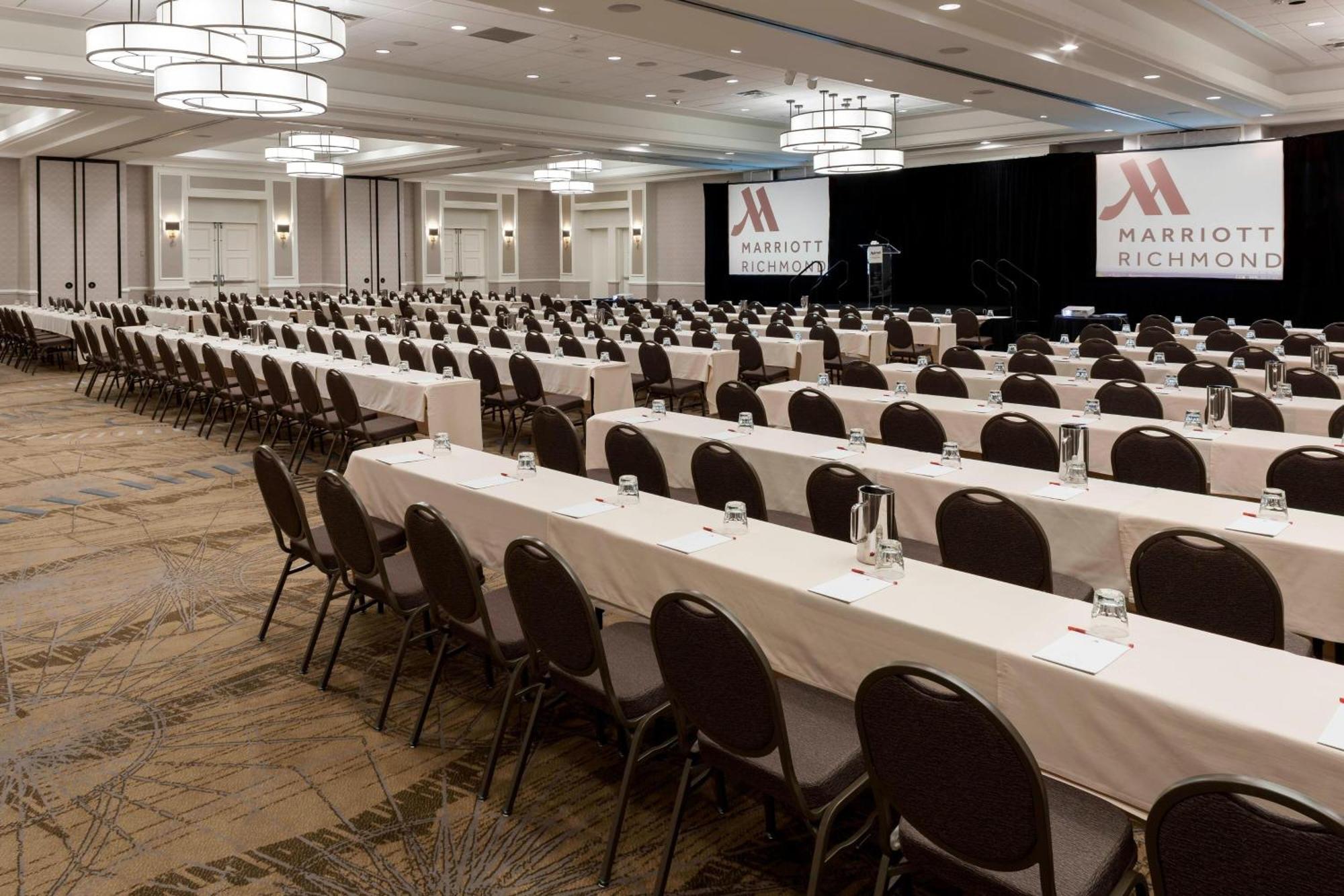 Отель Richmond Marriott Экстерьер фото
