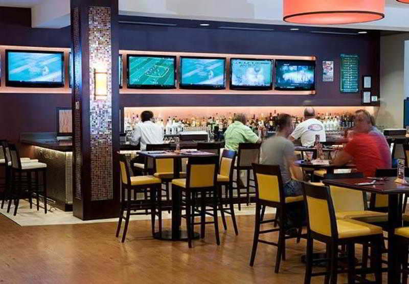 Отель Richmond Marriott Экстерьер фото