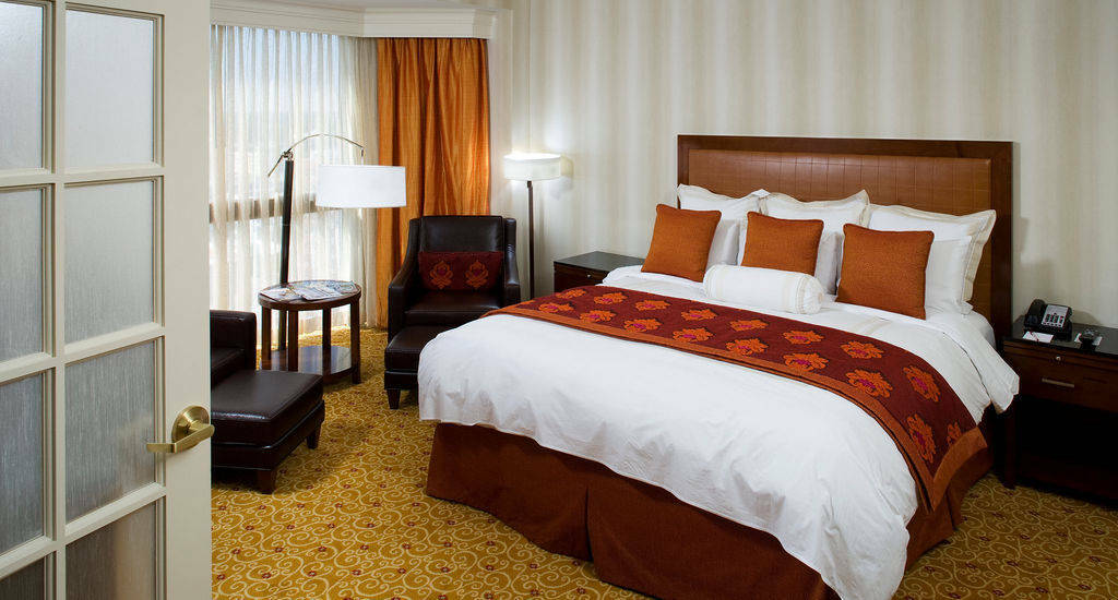 Отель Richmond Marriott Экстерьер фото